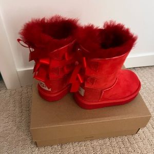 Toddler size 6 red Ugg boot with bow detail gently used